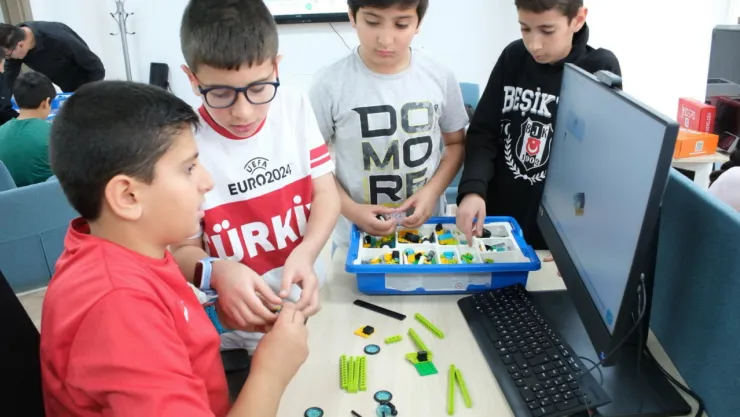 ELAZIĞ BELEDİYESİ DİJİTAL GENÇLİK MERKEZİ'NDE EĞİTİMLER BAŞLADI