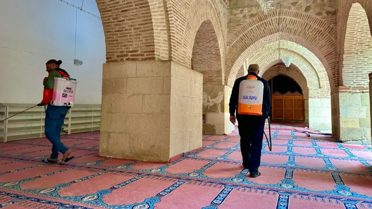 Elazığ Belediyesi Ekiplerinden Yoğun Bayram Temizliği Çalışması