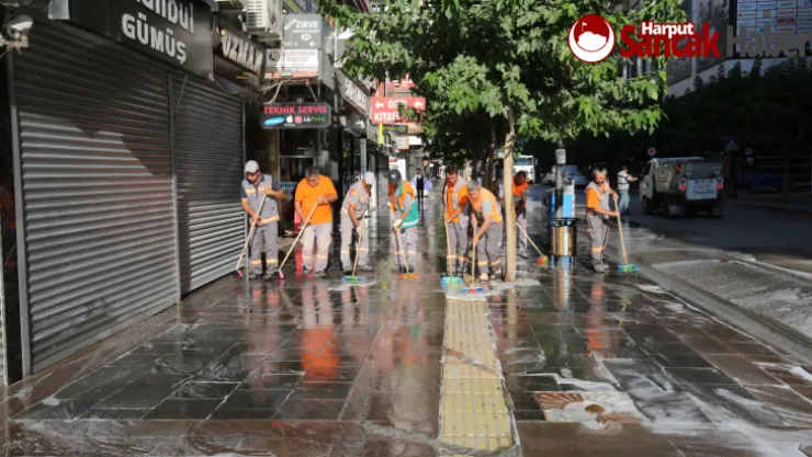Elazığ Belediyesi Kent Genelinde Temizlik Çalışmalarını Sürdürüyor