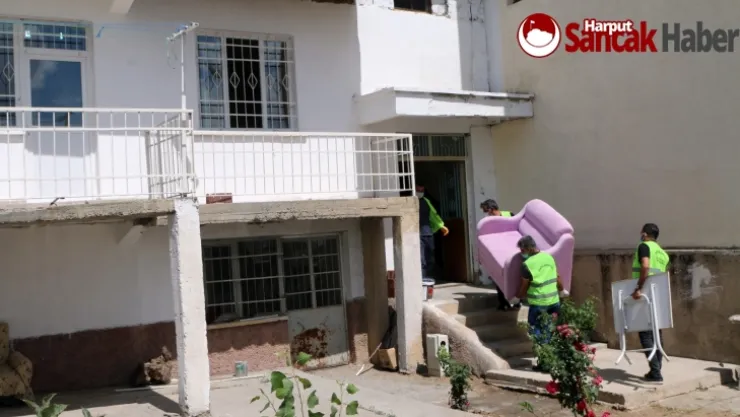 Elazığ Belediyesi'nden Evi Yanan Aileye Yardım