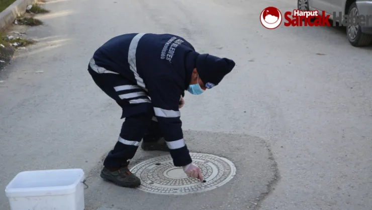 Elazığ Belediyesi'nden Kanal Sisleme Ve İlaçlama Çalışması