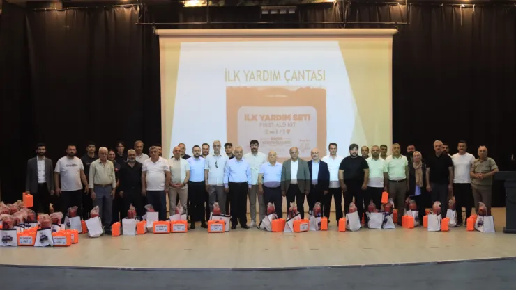 ELAZIĞ BELEDİYESİ'NDEN MUHTARLARA İLK YARDIM SETİ VE YANGIN SÖNDÜRME TÜPÜ