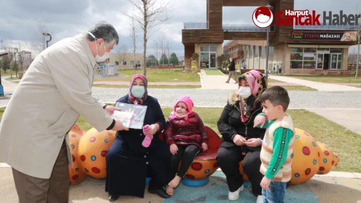 Elazığ Belediyesi'nden Öğrencilere Ücretsiz Kitap Dağıtımı