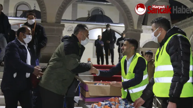 Elazığ Belediyesi'nden Vatandaşlara Kandil İkramı