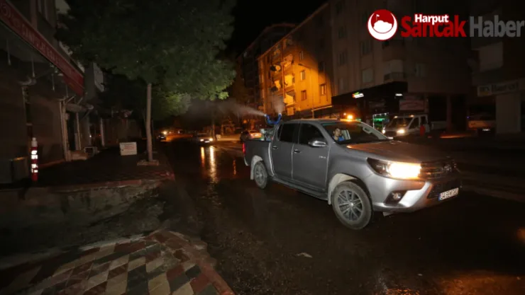 Elazığ Belediyesi, Pazartesi Pazarında Temizlik ve İlaçlama Çalışması Yaptı