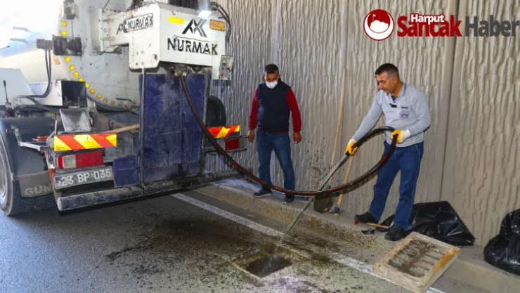 Elazığ Belediyesi Şehir Genelindeki Menfez ve Mazgalları Temizledi