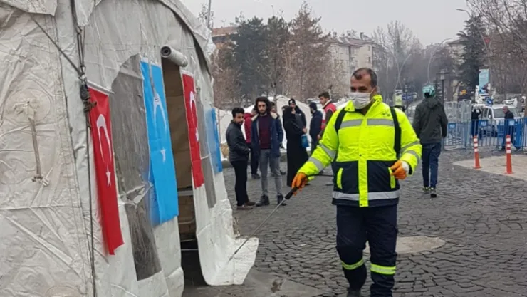 Elazığ Belediyesi Tarafından Çadır Kurulan Alanlar Dezenfekte Ediliyor