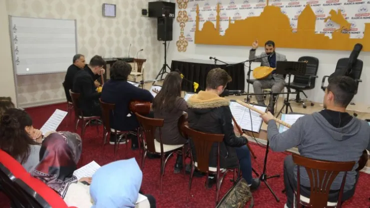 Elazığ Belediyesi Türk Halk Müziği Korosu İlk Konserine Hazırlanıyor