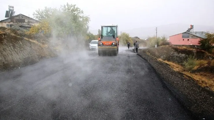 Elazığ Belediyesi, Yol Bakım-Onarım Ve Yenileme Çalışmalarını Sürdürüyor