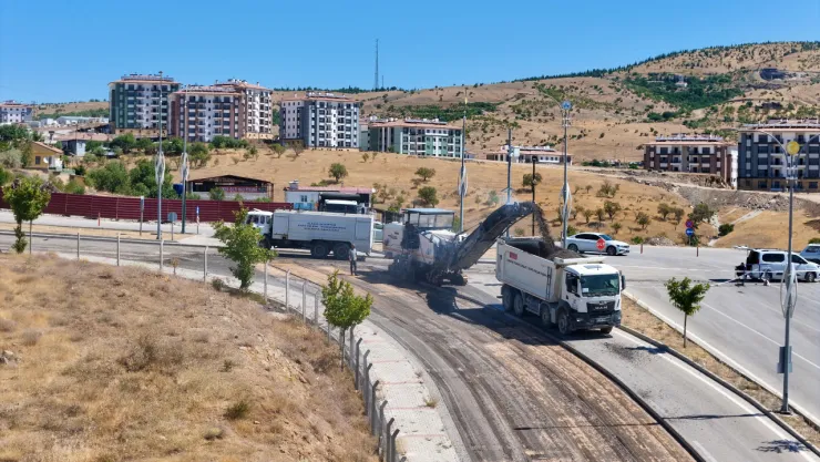 ELAZIĞ BELEDİYESİ, YOL YENİLEME VE İYİLEŞTİRME ÇALIŞMALARINI SÜRDÜRÜYOR