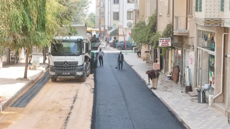 ELAZIĞ BELEDİYESİ, YOL YENİLEME ÇALIŞMALARINI SÜRDÜRÜYOR