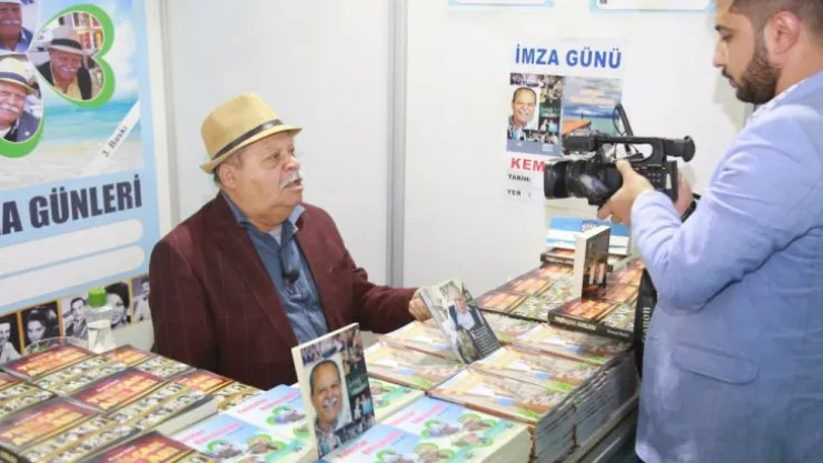 Kitapseverler Elazığ Belediyesi 1. Kitap Fuarı'nda