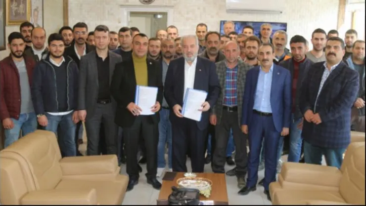 AKÇAKİRAZ'DA İŞÇİLERE YÜZDE 25 ORANINDA ZAM