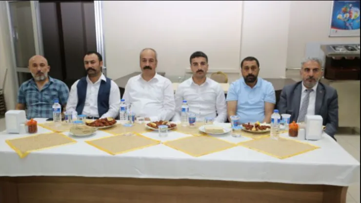 BELEDİYEDEN SPORCULARA KÜRSÜBAŞI PROGRAMI