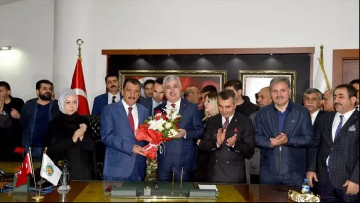 Hizmet Bayrağını Selahattin Gürkan Devraldı