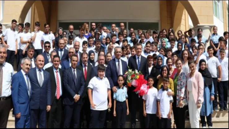 'KIBRIS BİZİM İÇİN MİLLİ DAVA'