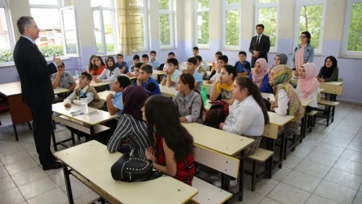 Başkan Yanılmaz Öğrencilerin İlk Ders Heyecanına Ortak Oldu