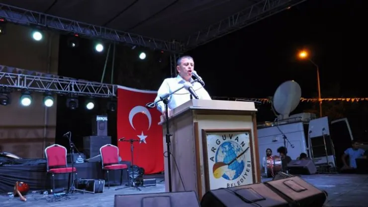Ağbaba 'Arguvan Aşık Veysel'dir, Nazım Hikmet'tir,Mahsuni'dir'  