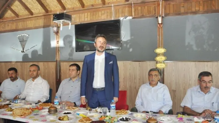 BAŞKAN ARSLAN, PALU VE KOVANCILARDA İŞ DÜNYASI TEMSİLCİLERİYLE BULUŞTU