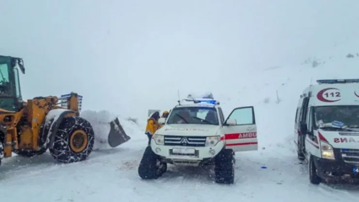 Büyükşehir Kardan Kapanan Yolları Ulaşıma Açtı