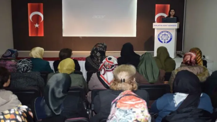 Çocuk İhmal ve İstismarına Karşı Bilinçlendirme Konferansı Verdi