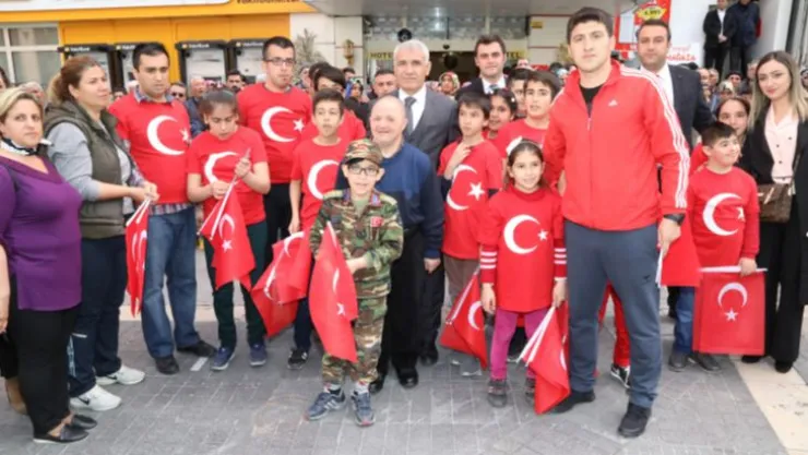 Çocuklar, Şemsiye Sokakta Bayramlarını Coşku İle Kutladı