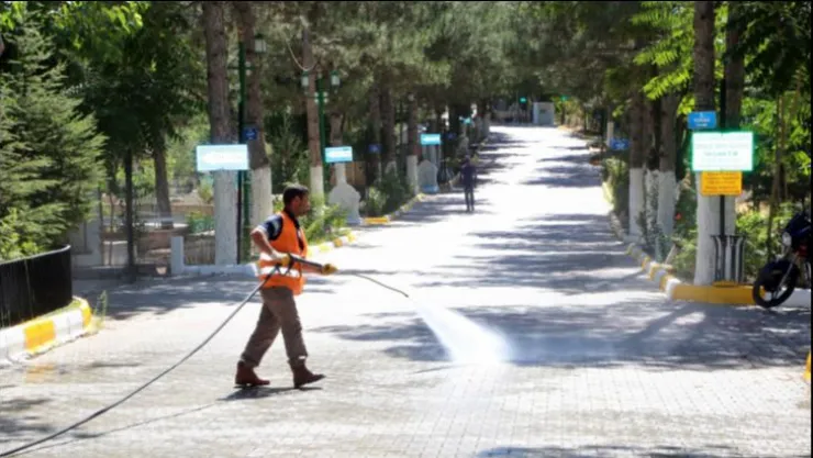 MEZARLIK ALANLARINDA BAYRAM HAZIRLIĞI