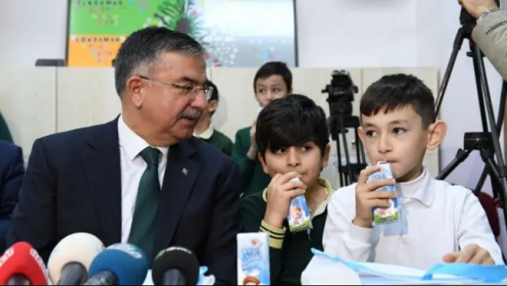 Bakan Yılmaz, Okul Sütü Programı'na katıldı