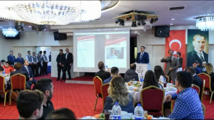 BAKAN SELÇUK, 'ÇİFT KANATLI' ÖĞRENCİLERLE BULUŞTU