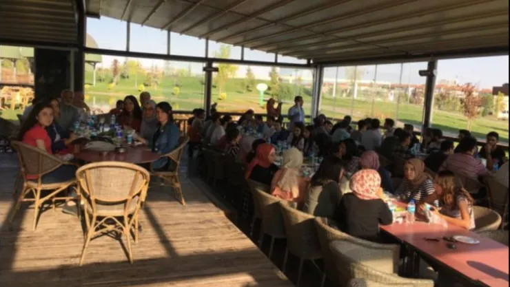ELAZIĞ BELEDİYESİ'NDEN ÜNİVERSİTE ÖĞRENCİLERİNE ŞEHİR TURU