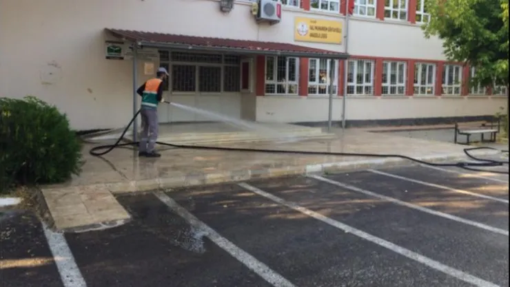 ELAZIĞ BELEDİYESİ'NDEN OKULLARA TEMİZLİK DESTEĞİ