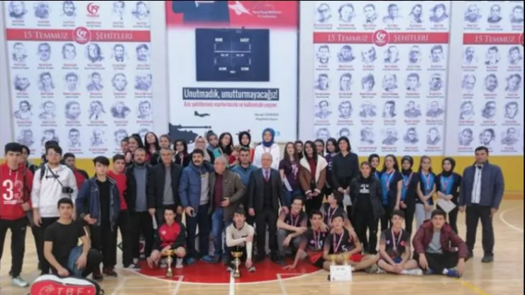 OKULLAR ARASI GENÇLER BADMİNTON MÜSABAKALARI SONUÇLANDI