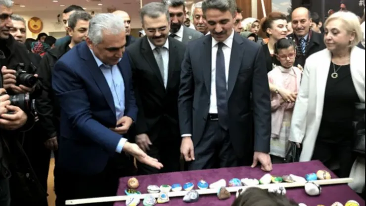 Elgelsiz Çocukların Sergisi Açıldı