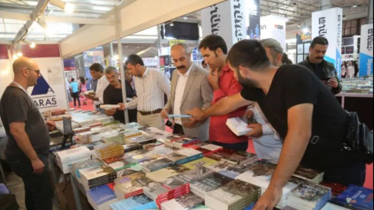 KÜLTÜR SANAT DANIŞMA KURULU ÜYELERİNDEN DİYARBAKIR TÜYAP KİTAP FUARINA ZİYARET