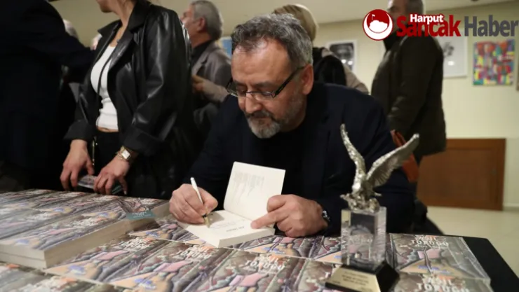 Gurbetçi Yazar Kenan Taşkesen, 'Aşil Topuğu' Adlı Kitabını Okurları İçin İmzaladı