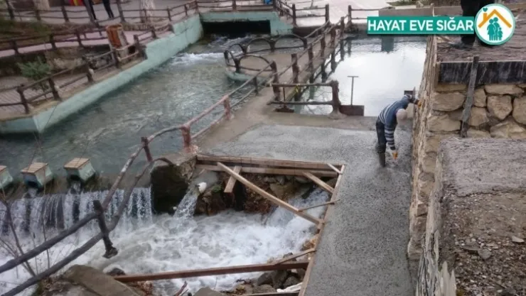 Horata Mesire Alanındaki Taş Duvarlar Yenilendi