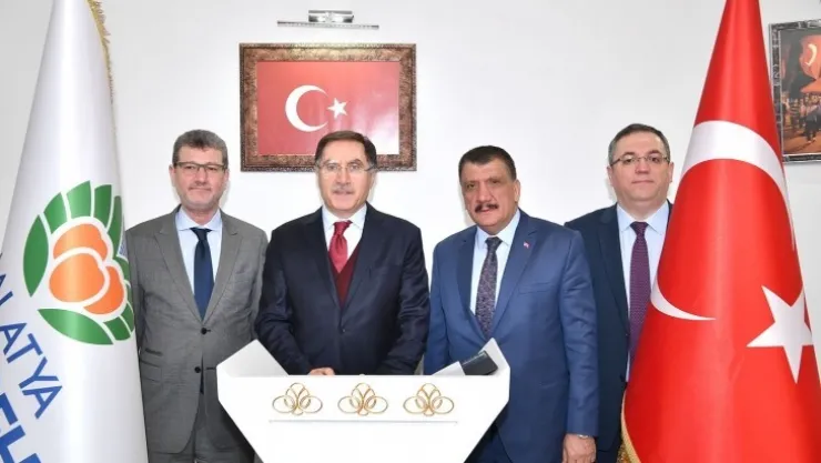 Kamu Başdenetçisi Malkoç, Büyükşehir Belediye Başkanı Gürkan'ı ziyaret etti.