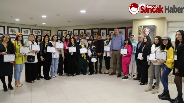 Kartal Belediyesi'nden İranlı Kadın Ressamlara Anlamlı Destek
