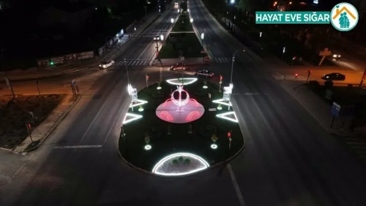 Kavşak Ve Bulvarlarda Görsel Şölen