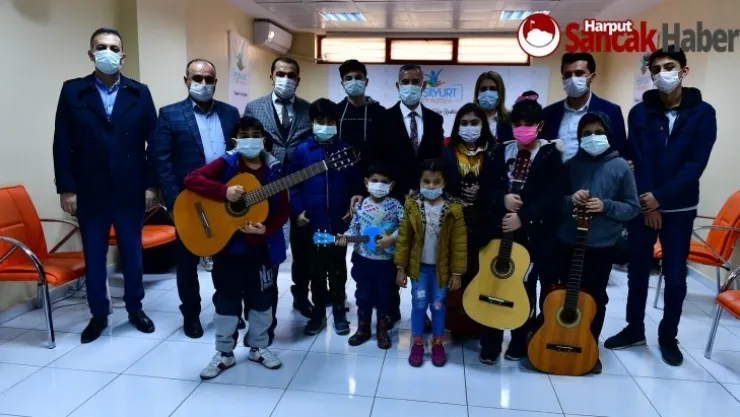 Kent Konseyi Gitar Kursu, Müslüm Gürses'in Şarkılarıyla Açıldı