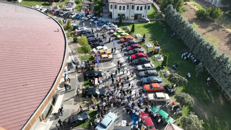 Klasik Mercedes Tutkunları Sanat Sokağı'nda Buluştu