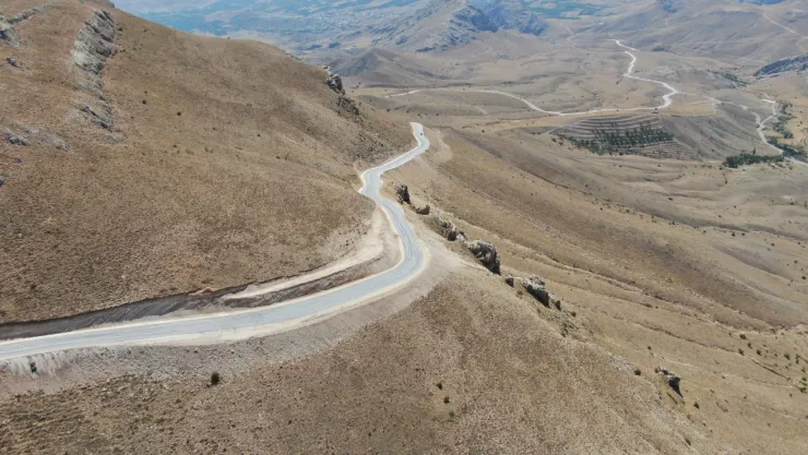 Malatya Büyükşehir Belediyesi'nden Uzunhasan Mahallesi'ne Güvenli Ve Modern Yol
