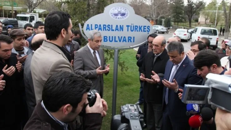 Merhum Alparslan Türkeş'in İsmi Bulvarda Yaşatılacak