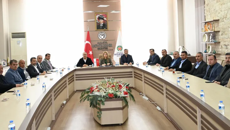 Milletvekili Ölmeztoprak, Şehir Yönetimi Ve Esnafla Bir Araya Geldi