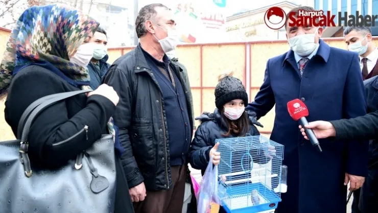Minik Kardelen İle Başkan Gürkan'ın Sohbeti Yürekleri Isıttı .