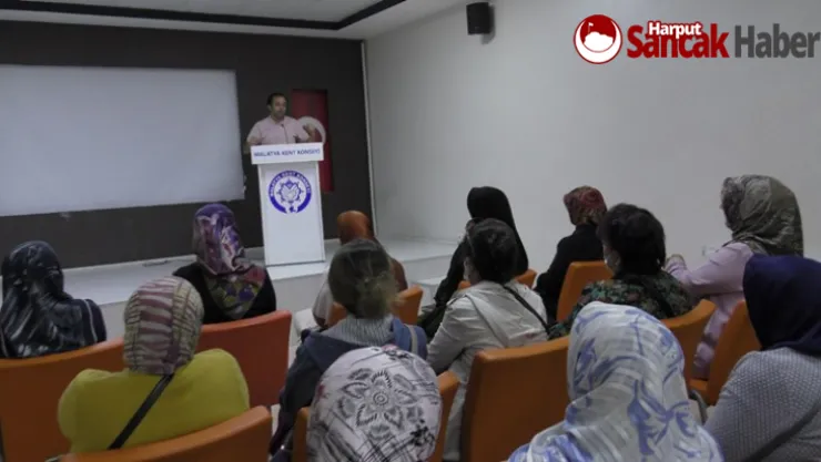 Modern Çağda Tüketim Konulu Konferans Düzenlendi