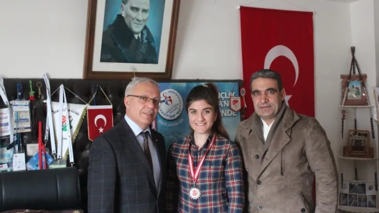 Muay-Thai Türkiye Şampiyonasında İlimiz Sporcusu Ruken FİDAN Türkiye 3.'sü