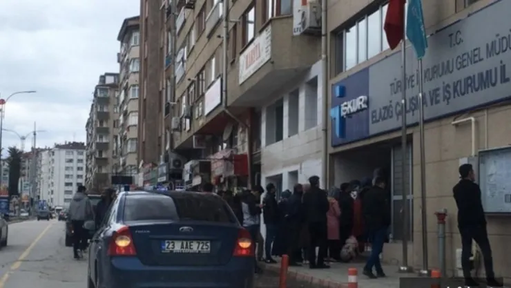 O Bir Kesim Var ki Hiç İçeri Girmiyor