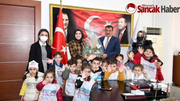 Öğretmen ve Öğrencilerden Başkan Gürkan'a Ziyaret