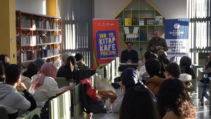 Prof. Dr. Özger ile 'Hayata Şiirle Bakmak' Söyleşisi Malatya'da Gerçekleşti